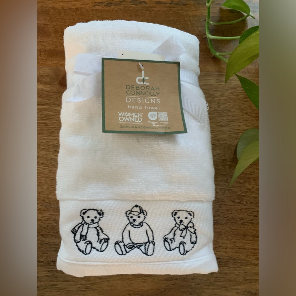 🧸 NWT Deborah Connolly Teddy Bear Embroidered Hand Towels Set of 2
